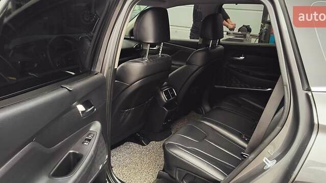 Серый Хендай Санта Фе, объемом двигателя 2 л и пробегом 113 тыс. км за 26400 $, фото 8 на Automoto.ua