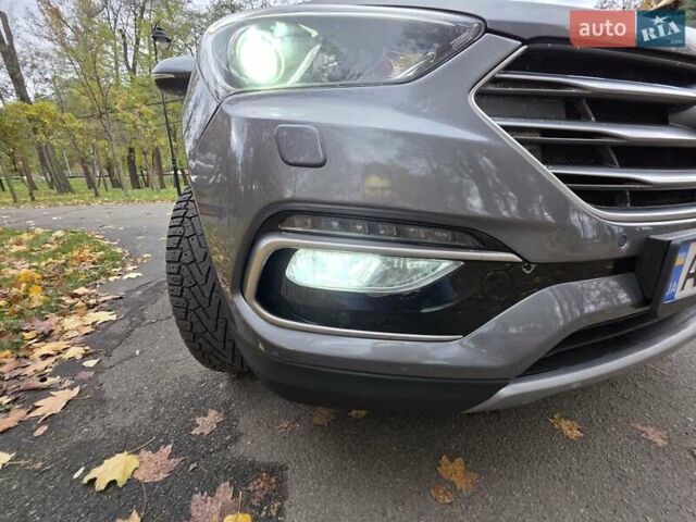 Сірий Хендай Санта Фе, об'ємом двигуна 2.2 л та пробігом 201 тис. км за 21500 $, фото 18 на Automoto.ua
