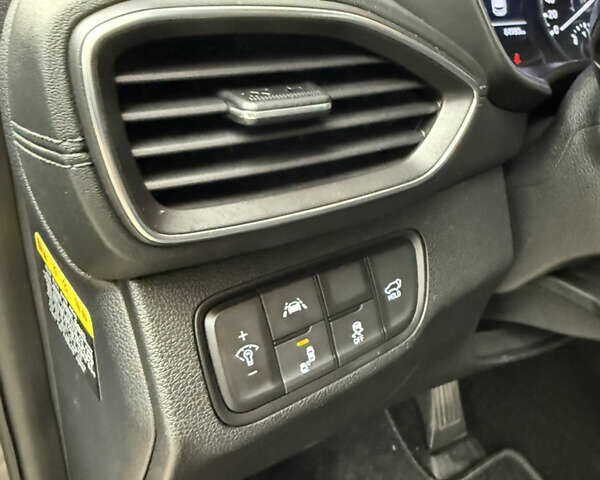 Серый Хендай Санта Фе, объемом двигателя 2.2 л и пробегом 85 тыс. км за 26500 $, фото 10 на Automoto.ua