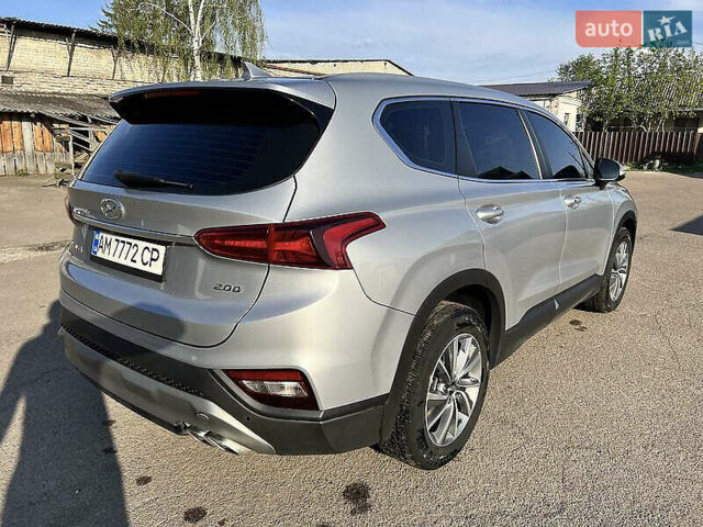 Серый Хендай Санта Фе, объемом двигателя 2 л и пробегом 147 тыс. км за 24500 $, фото 3 на Automoto.ua