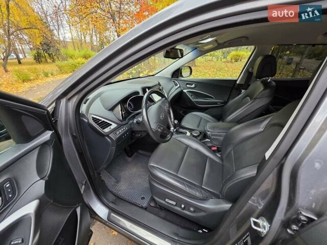 Сірий Хендай Санта Фе, об'ємом двигуна 2.2 л та пробігом 201 тис. км за 21500 $, фото 10 на Automoto.ua