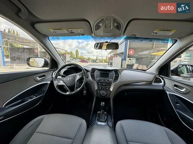 Серый Хендай Санта Фе, объемом двигателя 2.36 л и пробегом 112 тыс. км за 15900 $, фото 10 на Automoto.ua