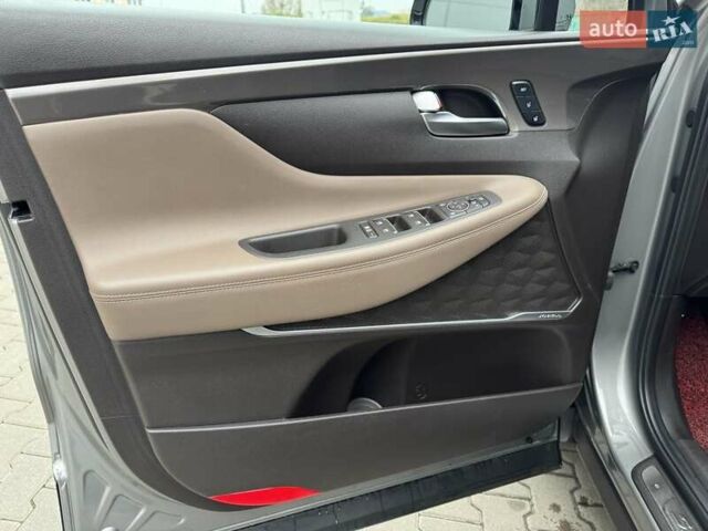 Серый Хендай Санта Фе, объемом двигателя 2.2 л и пробегом 158 тыс. км за 29700 $, фото 10 на Automoto.ua