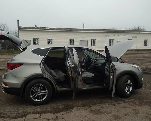 Серый Хендай Санта Фе, объемом двигателя 2.36 л и пробегом 182 тыс. км за 16500 $, фото 9 на Automoto.ua