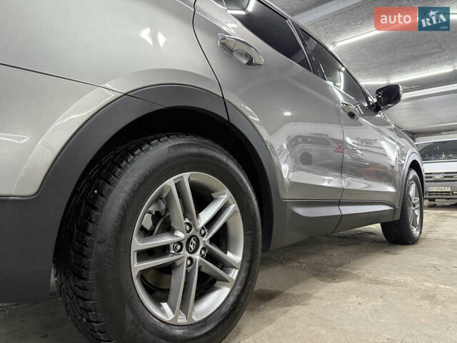Хендай Санта Фе 2018 в Кременце на Automoto.ua Серый Хендай Санта Фе, объемом двигателя 2.4 л и пробегом 67 тыс. км за 19000 $, фото 16 на Automoto.ua