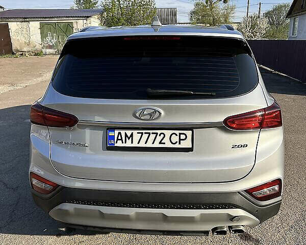 Серый Хендай Санта Фе, объемом двигателя 2 л и пробегом 147 тыс. км за 24500 $, фото 5 на Automoto.ua