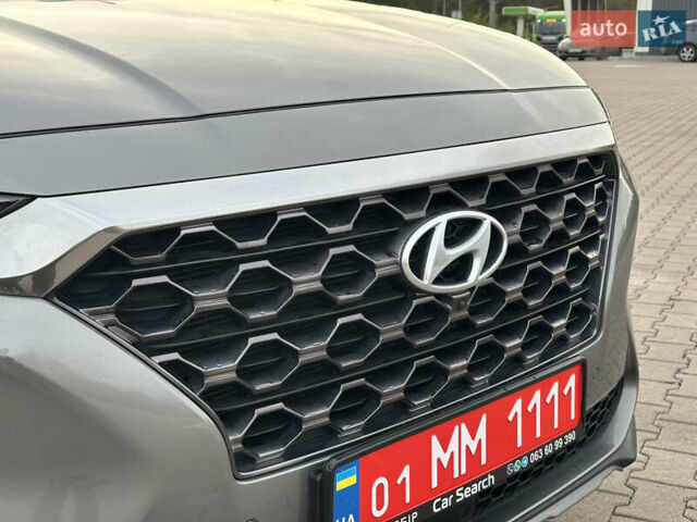 Серый Хендай Санта Фе, объемом двигателя 2.2 л и пробегом 131 тыс. км за 29200 $, фото 3 на Automoto.ua