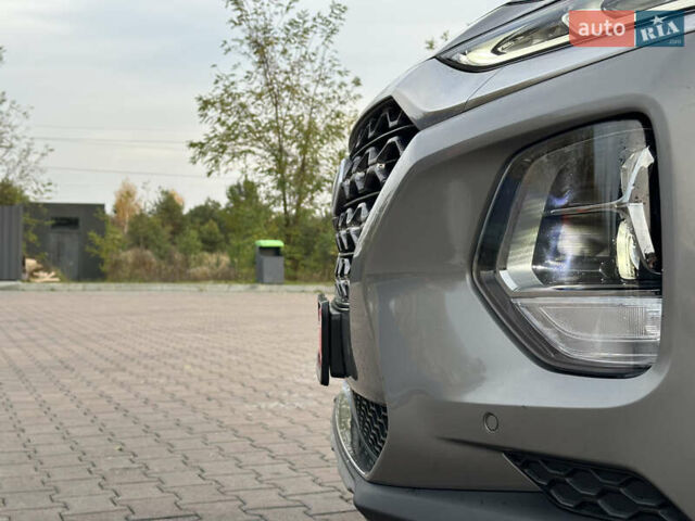 Серый Хендай Санта Фе, объемом двигателя 2.2 л и пробегом 131 тыс. км за 29200 $, фото 4 на Automoto.ua