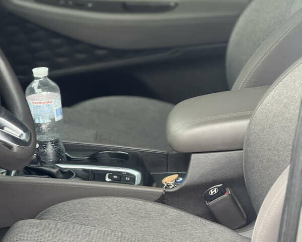 Сірий Хендай Санта Фе, об'ємом двигуна 2.36 л та пробігом 130 тис. км за 19500 $, фото 9 на Automoto.ua