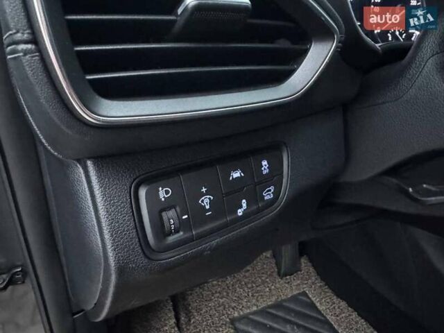 Серый Хендай Санта Фе, объемом двигателя 2 л и пробегом 95 тыс. км за 25500 $, фото 14 на Automoto.ua