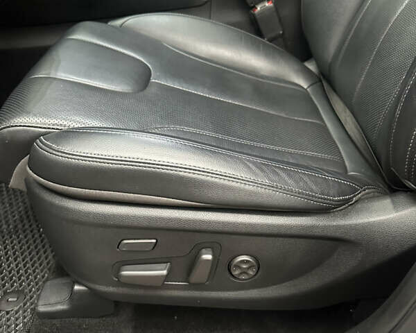 Серый Хендай Санта Фе, объемом двигателя 2.36 л и пробегом 69 тыс. км за 29900 $, фото 9 на Automoto.ua