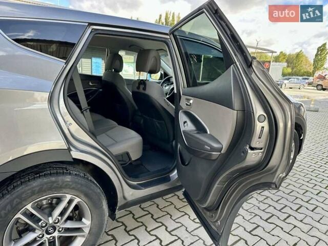 Серый Хендай Санта Фе, объемом двигателя 2.36 л и пробегом 112 тыс. км за 14900 $, фото 8 на Automoto.ua