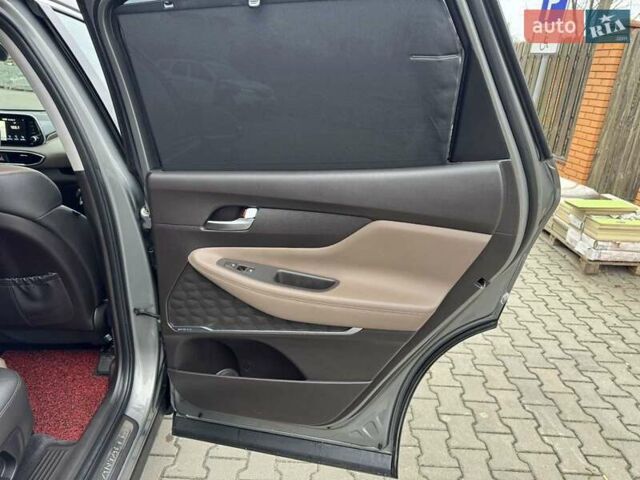 Серый Хендай Санта Фе, объемом двигателя 2.2 л и пробегом 158 тыс. км за 29700 $, фото 9 на Automoto.ua