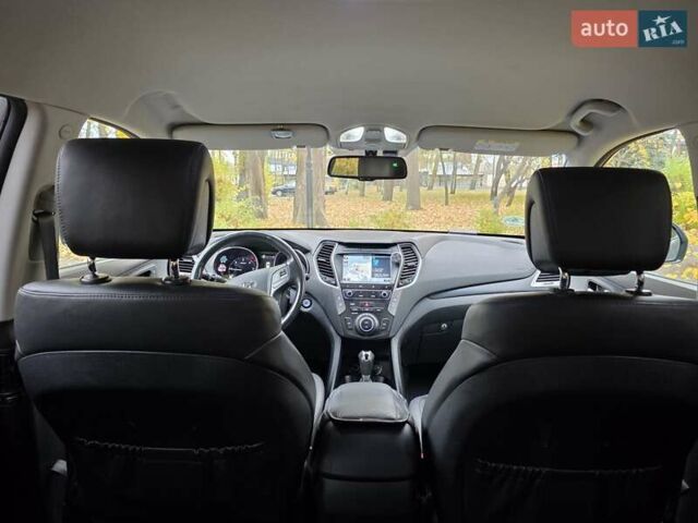 Сірий Хендай Санта Фе, об'ємом двигуна 2.2 л та пробігом 201 тис. км за 21500 $, фото 3 на Automoto.ua