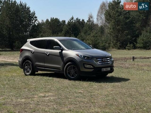 Серый Хендай Санта Фе, объемом двигателя 2.36 л и пробегом 50 тыс. км за 16500 $, фото 2 на Automoto.ua