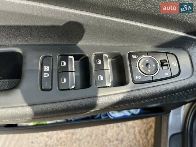 Серый Хендай Санта Фе, объемом двигателя 2.2 л и пробегом 75 тыс. км за 31050 $, фото 17 на Automoto.ua