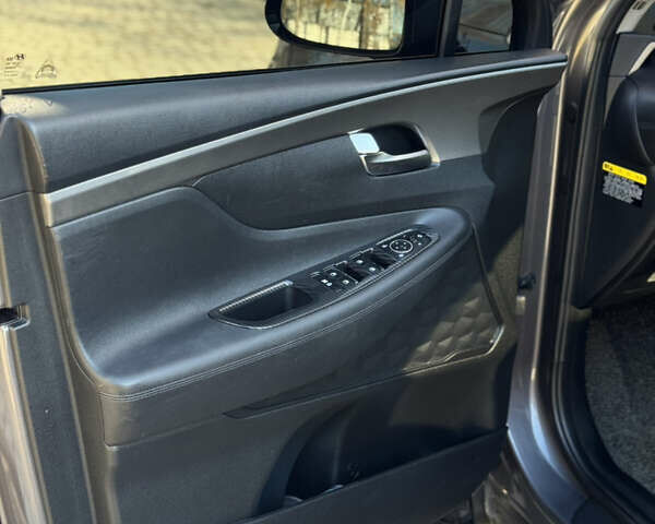 Серый Хендай Санта Фе, объемом двигателя 2 л и пробегом 148 тыс. км за 24400 $, фото 17 на Automoto.ua