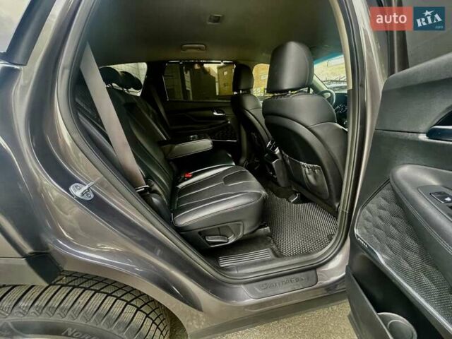 Серый Хендай Санта Фе, объемом двигателя 2 л и пробегом 141 тыс. км за 30500 $, фото 25 на Automoto.ua
