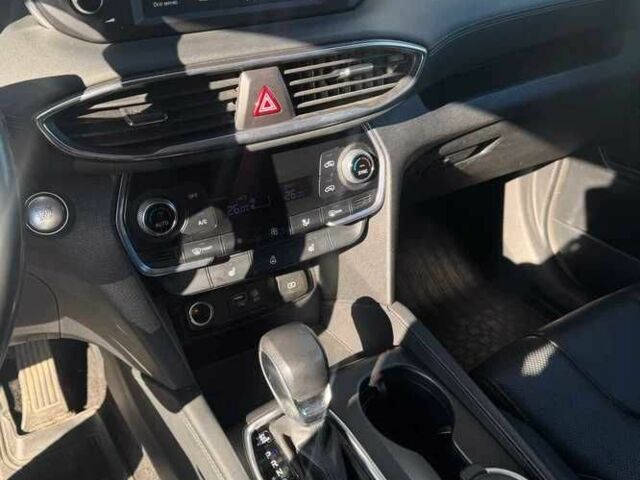 Серый Хендай Санта Фе, объемом двигателя 2.2 л и пробегом 91 тыс. км за 22000 $, фото 6 на Automoto.ua