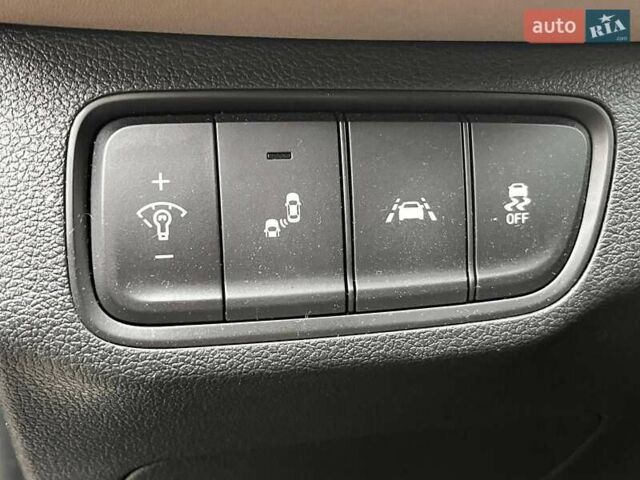 Серый Хендай Санта Фе, объемом двигателя 2.4 л и пробегом 164 тыс. км за 15200 $, фото 17 на Automoto.ua