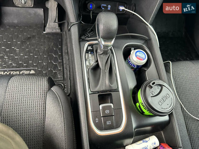 Серый Хендай Санта Фе, объемом двигателя 2.4 л и пробегом 98 тыс. км за 24000 $, фото 30 на Automoto.ua