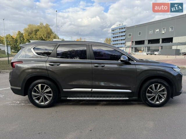 Серый Хендай Санта Фе, объемом двигателя 2 л и пробегом 200 тыс. км за 25000 $, фото 8 на Automoto.ua