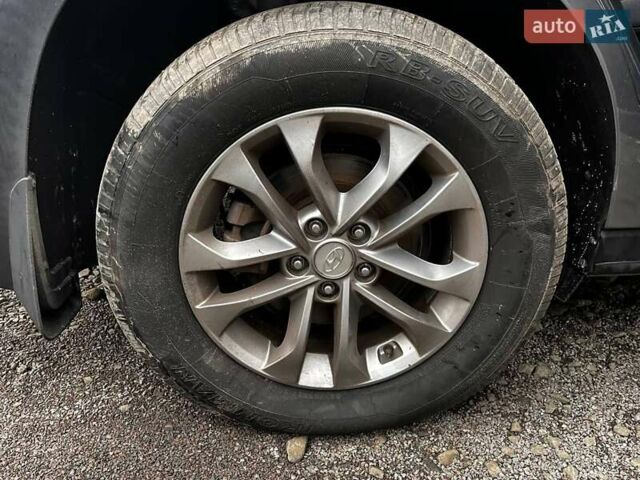 Серый Хендай Санта Фе, объемом двигателя 2.4 л и пробегом 164 тыс. км за 15200 $, фото 27 на Automoto.ua