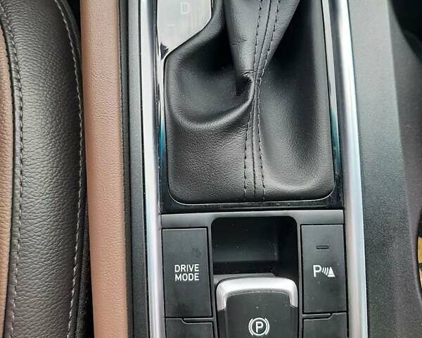 Сірий Хендай Санта Фе, об'ємом двигуна 2 л та пробігом 104 тис. км за 29300 $, фото 8 на Automoto.ua