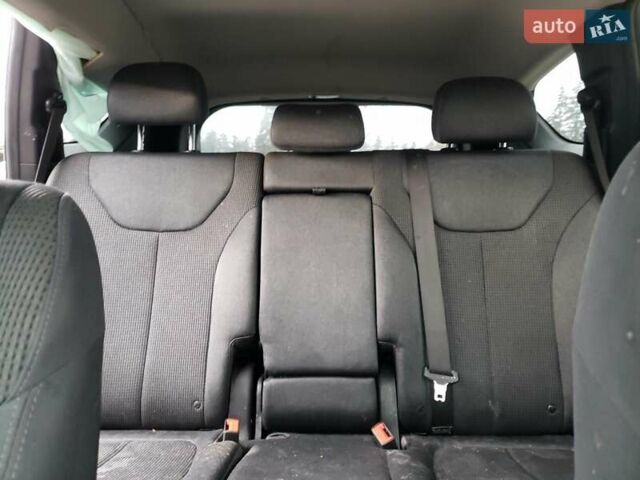 Серый Хендай Санта Фе, объемом двигателя 2.36 л и пробегом 260 тыс. км за 5500 $, фото 10 на Automoto.ua
