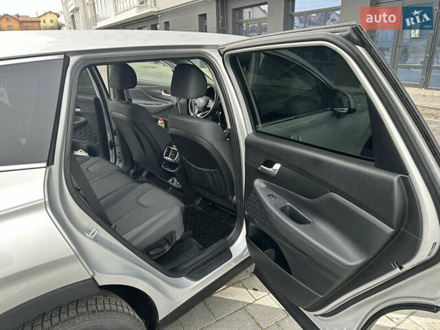 Серый Хендай Санта Фе, объемом двигателя 2.4 л и пробегом 98 тыс. км за 24000 $, фото 23 на Automoto.ua