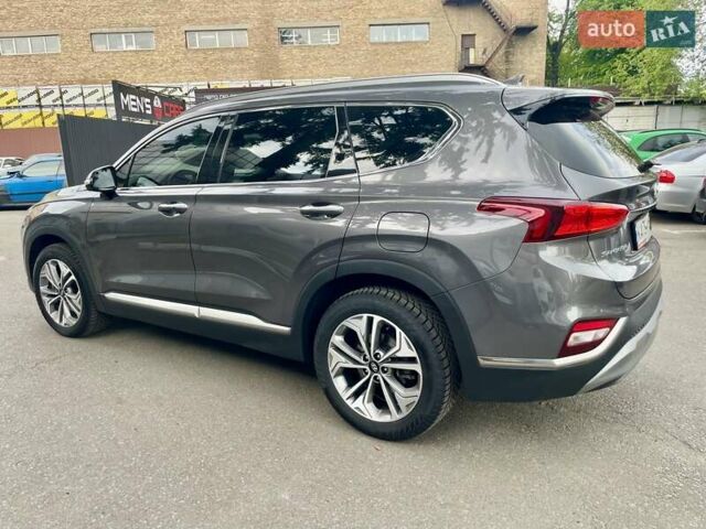 Серый Хендай Санта Фе, объемом двигателя 2 л и пробегом 141 тыс. км за 30500 $, фото 9 на Automoto.ua