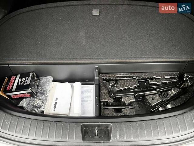 Серый Хендай Санта Фе, объемом двигателя 2.4 л и пробегом 164 тыс. км за 15200 $, фото 26 на Automoto.ua