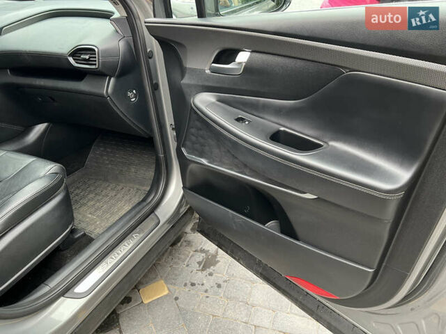 Серый Хендай Санта Фе, объемом двигателя 2.2 л и пробегом 95 тыс. км за 25999 $, фото 21 на Automoto.ua