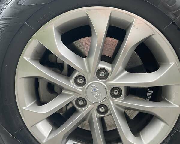 Серый Хендай Санта Фе, объемом двигателя 2.36 л и пробегом 99 тыс. км за 19800 $, фото 22 на Automoto.ua