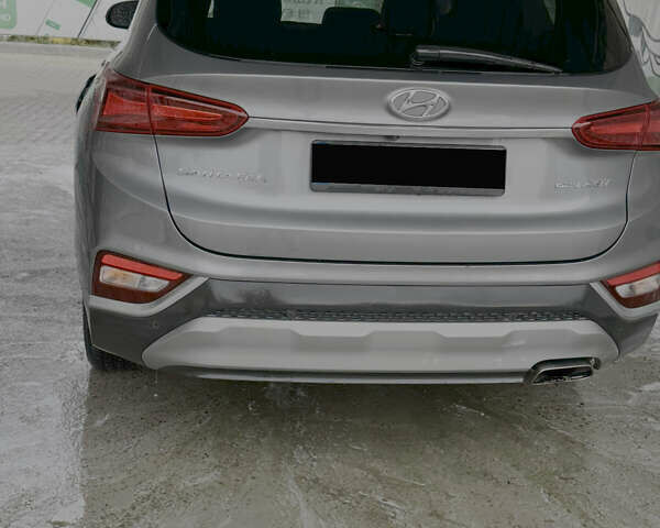 Серый Хендай Санта Фе, объемом двигателя 2 л и пробегом 138 тыс. км за 28900 $, фото 9 на Automoto.ua