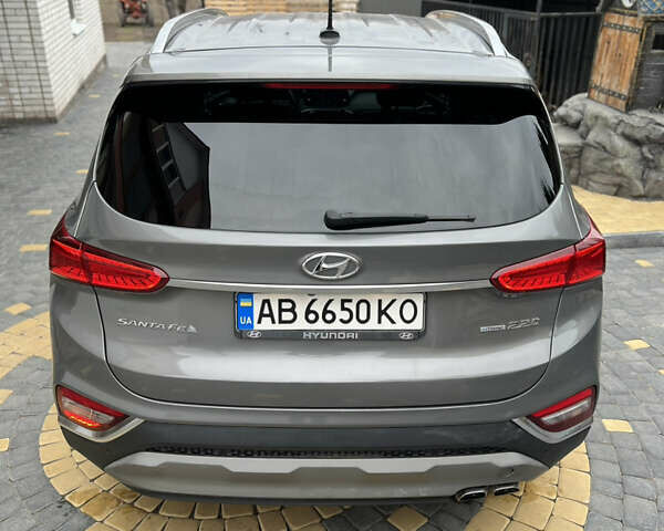 Серый Хендай Санта Фе, объемом двигателя 2.2 л и пробегом 95 тыс. км за 25999 $, фото 5 на Automoto.ua