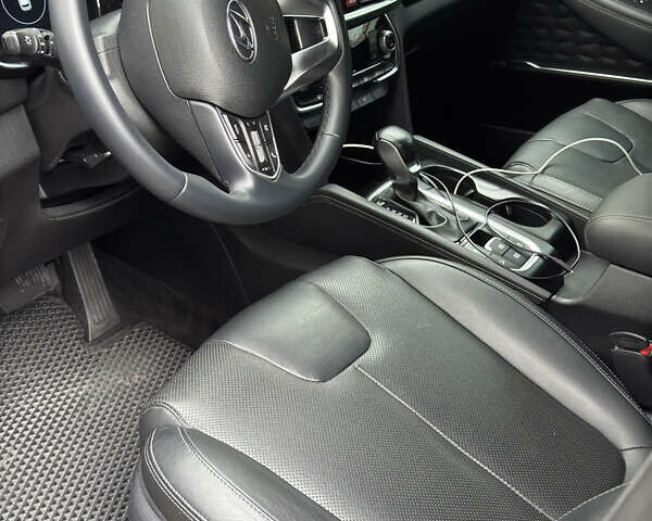 Серый Хендай Санта Фе, объемом двигателя 2 л и пробегом 138 тыс. км за 28900 $, фото 6 на Automoto.ua