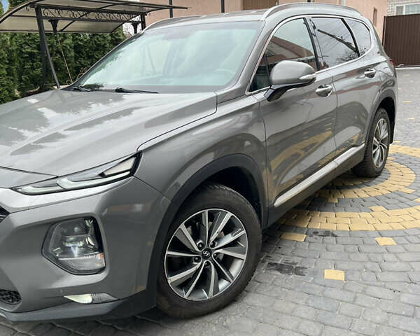 Серый Хендай Санта Фе, объемом двигателя 2.2 л и пробегом 95 тыс. км за 25999 $, фото 2 на Automoto.ua