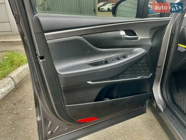 Серый Хендай Санта Фе, объемом двигателя 2 л и пробегом 141 тыс. км за 30500 $, фото 10 на Automoto.ua