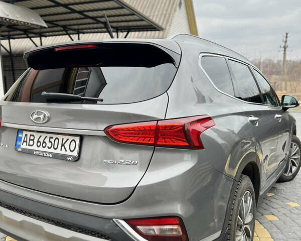 Серый Хендай Санта Фе, объемом двигателя 2.2 л и пробегом 95 тыс. км за 25999 $, фото 1 на Automoto.ua