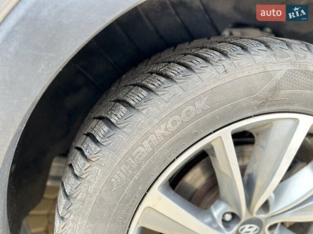 Серый Хендай Санта Фе, объемом двигателя 2.2 л и пробегом 95 тыс. км за 25999 $, фото 50 на Automoto.ua