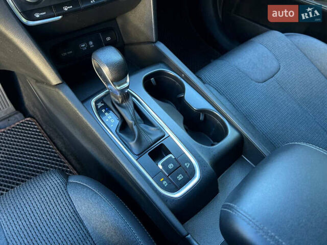 Серый Хендай Санта Фе, объемом двигателя 2.36 л и пробегом 126 тыс. км за 16900 $, фото 31 на Automoto.ua