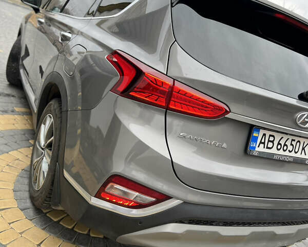 Серый Хендай Санта Фе, объемом двигателя 2.2 л и пробегом 95 тыс. км за 25999 $, фото 4 на Automoto.ua