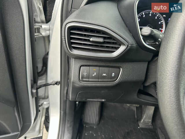 Серый Хендай Санта Фе, объемом двигателя 2.4 л и пробегом 98 тыс. км за 24000 $, фото 29 на Automoto.ua