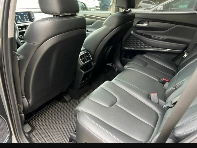 Серый Хендай Санта Фе, объемом двигателя 2 л и пробегом 146 тыс. км за 25000 $, фото 4 на Automoto.ua