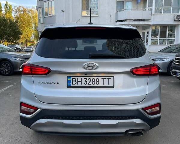 Серый Хендай Санта Фе, объемом двигателя 2.36 л и пробегом 205 тыс. км за 17500 $, фото 4 на Automoto.ua