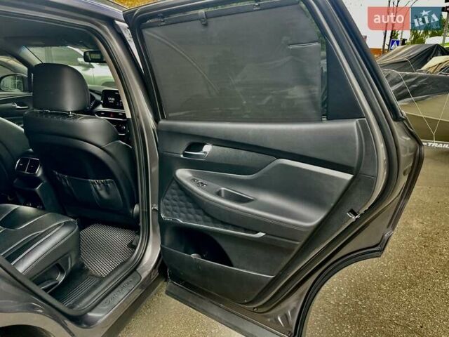 Серый Хендай Санта Фе, объемом двигателя 2 л и пробегом 141 тыс. км за 30500 $, фото 26 на Automoto.ua