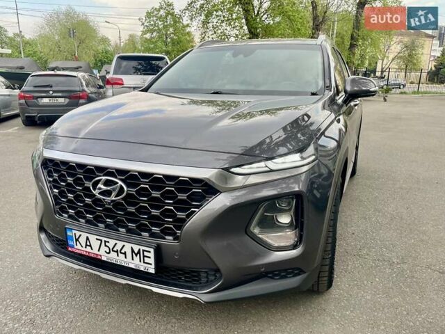Серый Хендай Санта Фе, объемом двигателя 2 л и пробегом 141 тыс. км за 30500 $, фото 1 на Automoto.ua