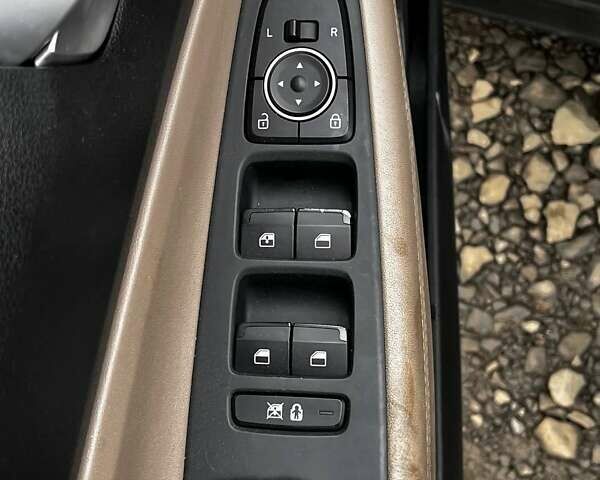 Серый Хендай Санта Фе, объемом двигателя 2.4 л и пробегом 164 тыс. км за 15200 $, фото 16 на Automoto.ua