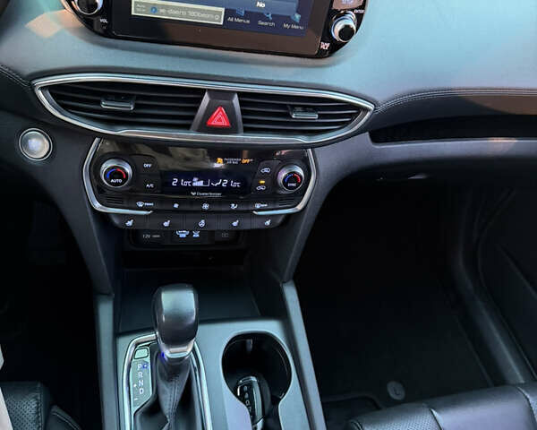 Серый Хендай Санта Фе, объемом двигателя 2.2 л и пробегом 106 тыс. км за 24900 $, фото 6 на Automoto.ua